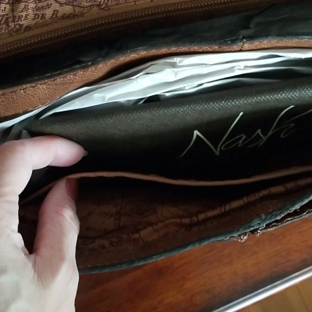 Nash Italian Leather Professor Briefcase Messenger Bag - Tuscan Brown Leather - Picture 9 of 10